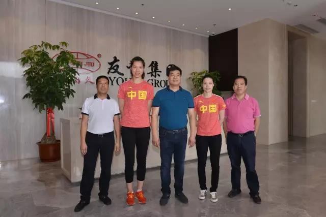 融籍女排奥运冠军，徐云丽、林莉到访友谊集团总部